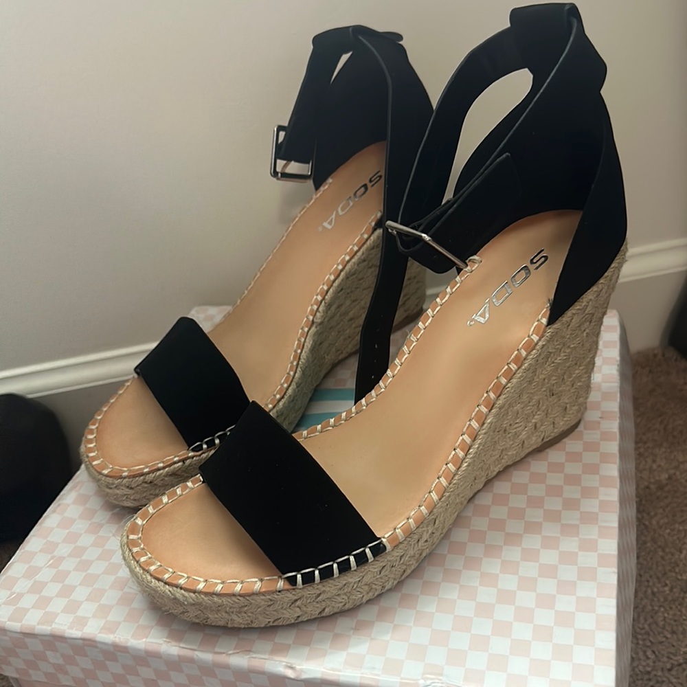 Women’s Black Wedges Size 8